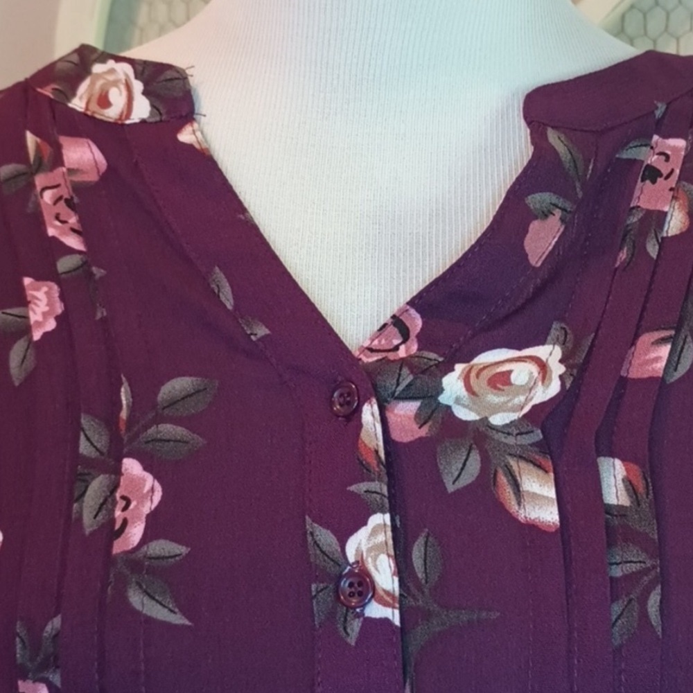 Monday Fun NWOT Kearney Henley Floral Tunic Blouse Top Plum Women’s Size Small - Picture 5 of 7